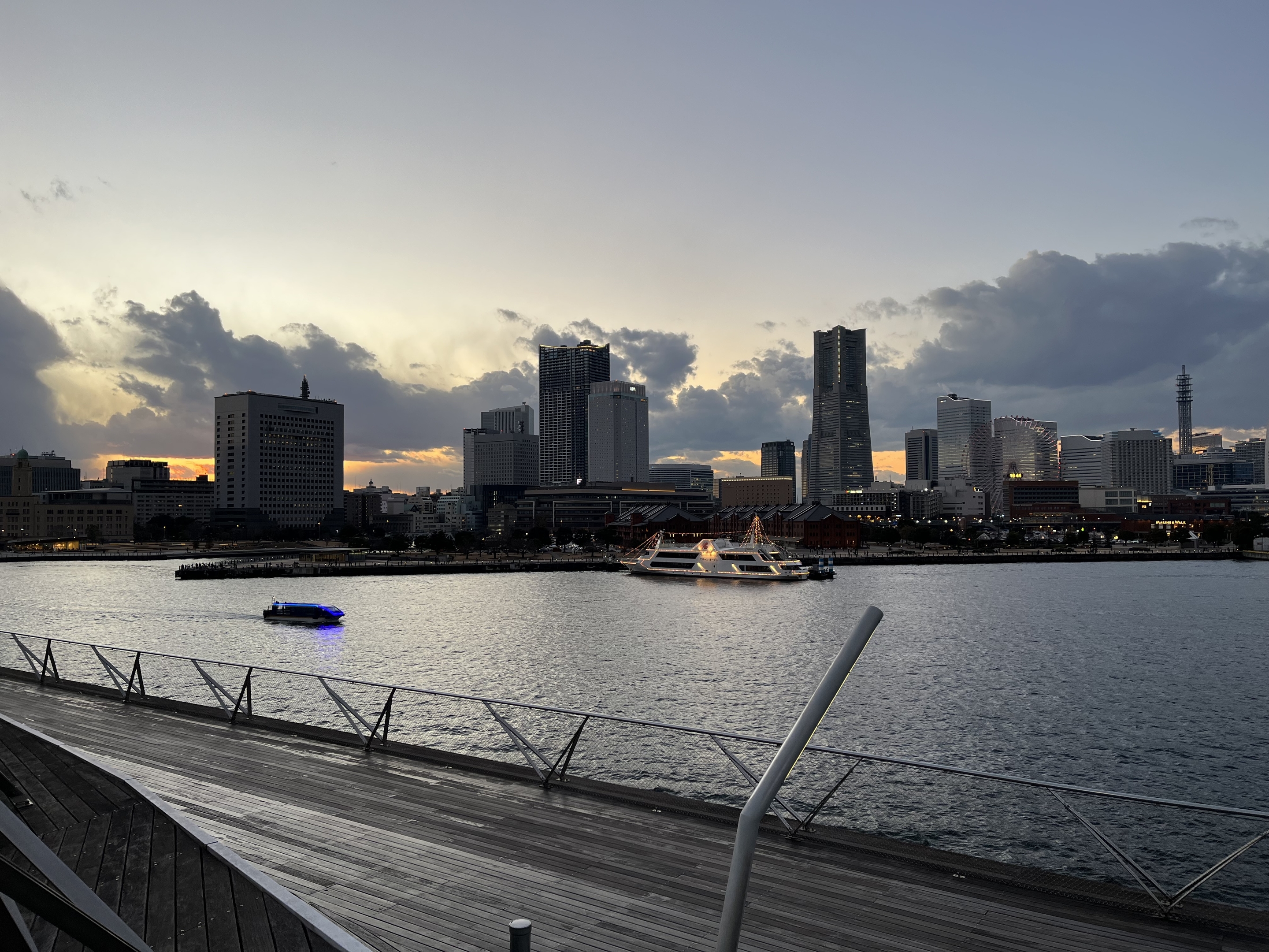 横浜