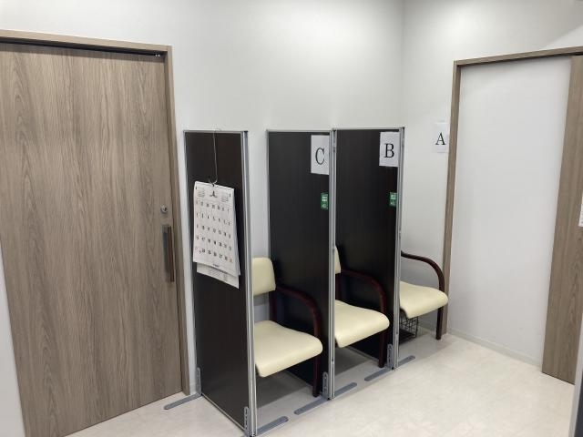 発熱外来待合室（前）